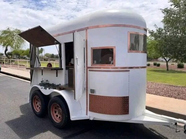 1973 2-stall horse trailer