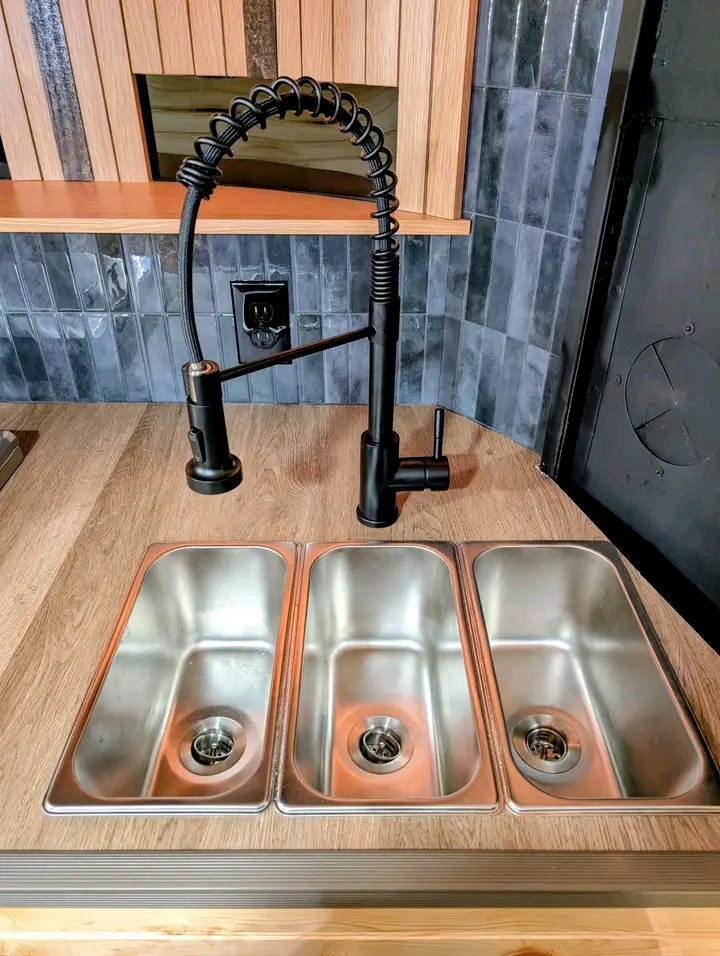 Wooden trailer bar - Image 8