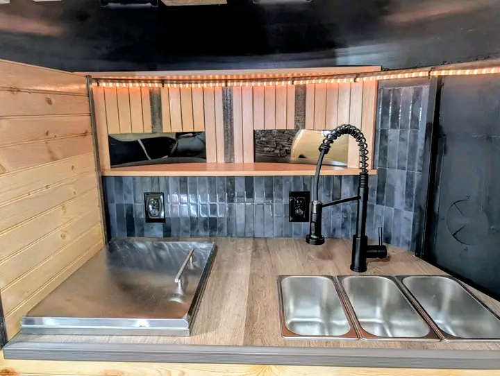 Wooden trailer bar - Image 10