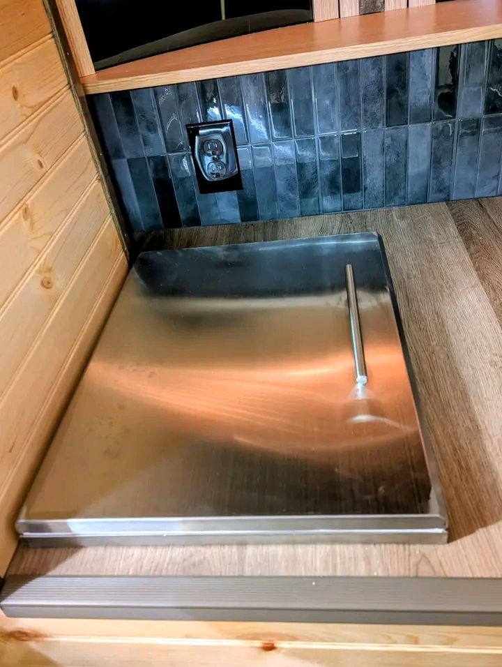 Wooden trailer bar - Image 12